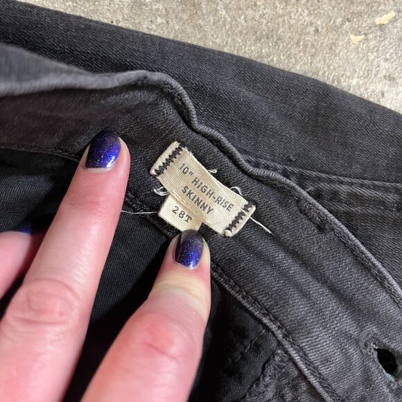 Madewell 10" High Rise Skinny Jeans Button Fly Faded Black Raw Hem 28T - Picture 4 of 5